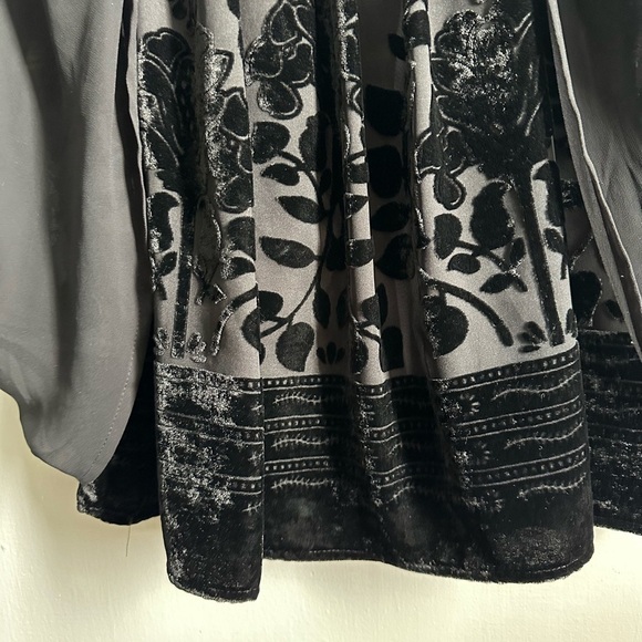 H&M Conscious Collection Black Velvet Sheer Floral Top Sz 6 - Picture 2 of 6